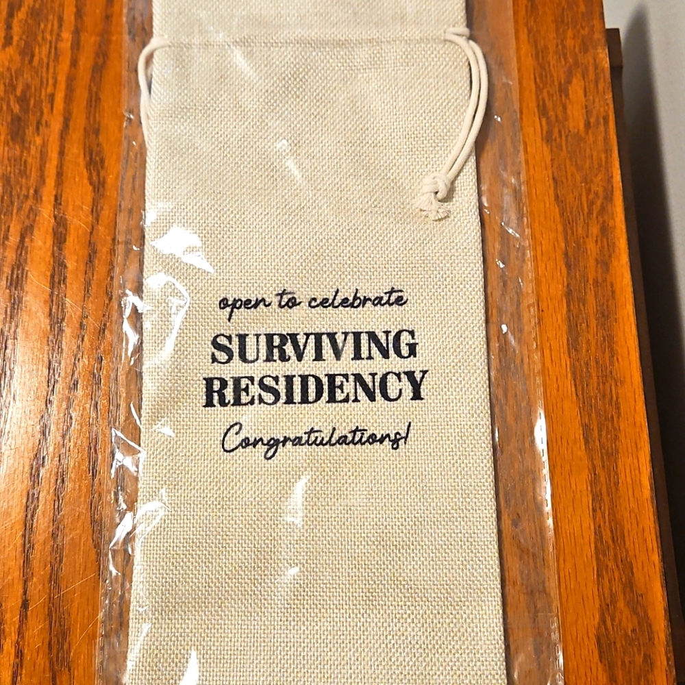 ❤ 3 /$ 12 ❤  Wine Bag - Completing Residency